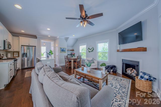 15 Tudor Way, Black Mountain, NC 28711