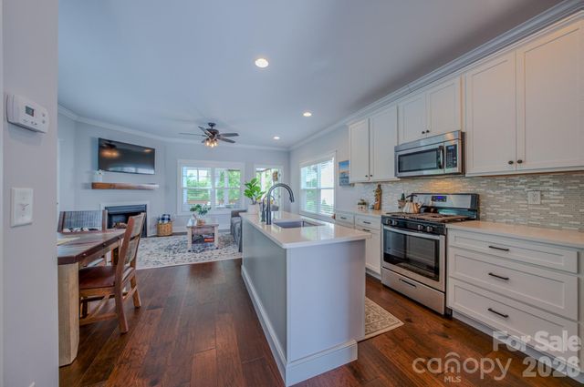 15 Tudor Way, Black Mountain, NC 28711