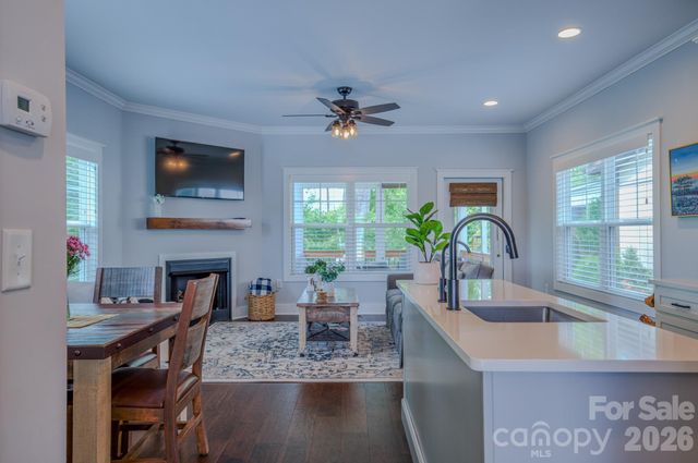 15 Tudor Way, Black Mountain, NC 28711