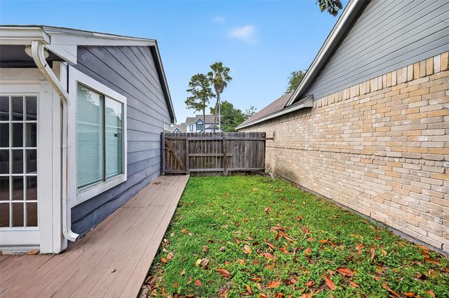 12727 Ashford Knoll Drive, Houston, TX 77082