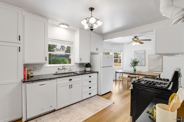 445 E H St, Benicia, CA 94510