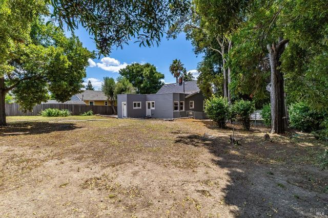 445 E H St, Benicia, CA 94510