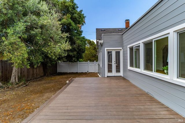 445 E H St, Benicia, CA 94510