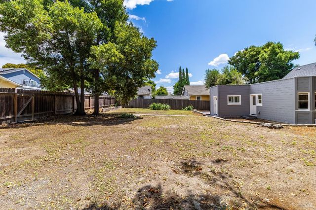 445 E H St, Benicia, CA 94510