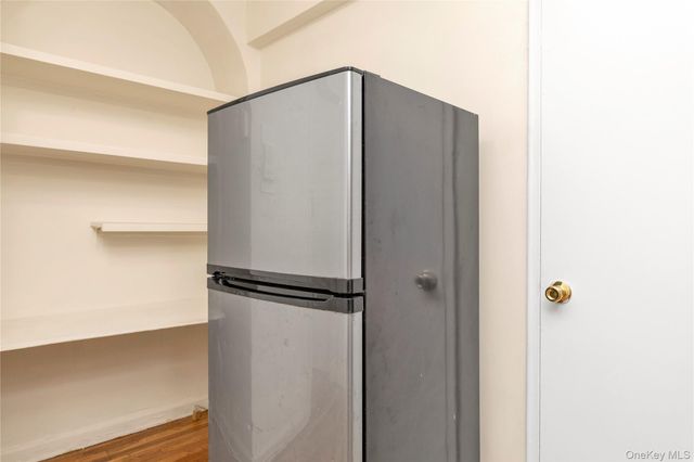 31-85 Crescent Street 2nd, Astoria, NY 11106