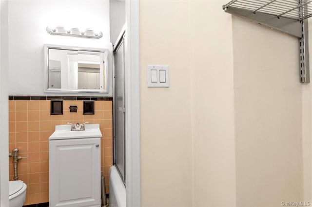 31-85 Crescent Street 2nd, Astoria, NY 11106