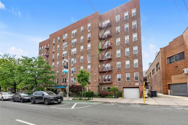 31-85 Crescent Street 2nd, Astoria, NY 11106