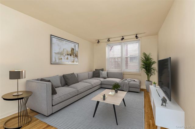 31-85 Crescent Street 2nd, Astoria, NY 11106