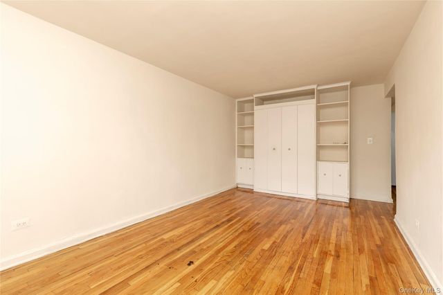 31-85 Crescent Street 2nd, Astoria, NY 11106