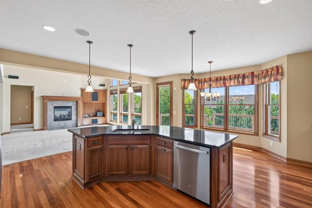 9020 Warren Court, Victoria, MN 55386