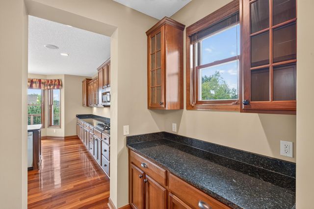 9020 Warren Court, Victoria, MN 55386
