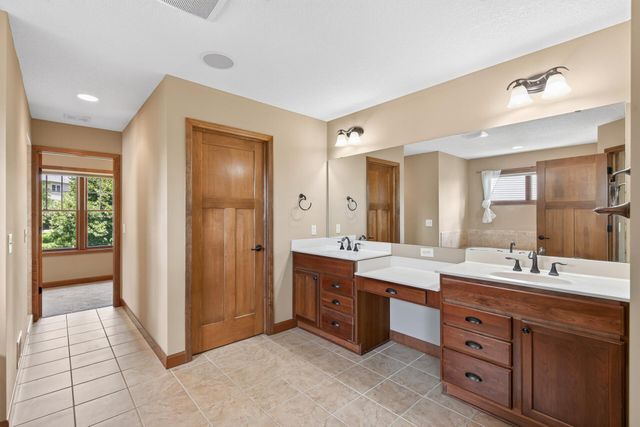 9020 Warren Court, Victoria, MN 55386