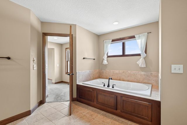 9020 Warren Court, Victoria, MN 55386