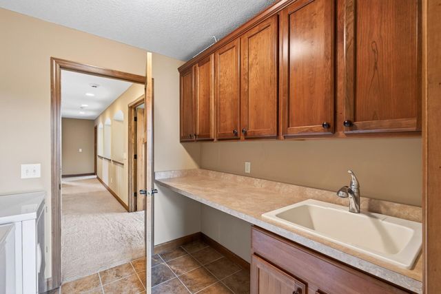9020 Warren Court, Victoria, MN 55386