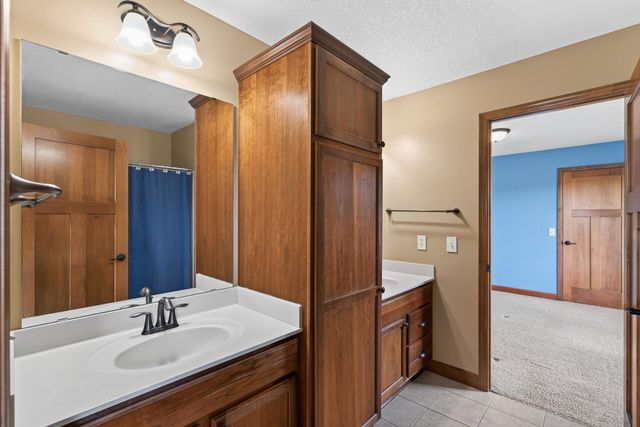 9020 Warren Court, Victoria, MN 55386