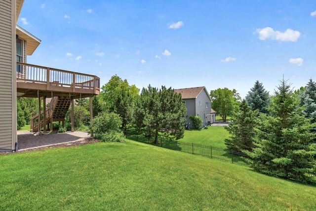 9020 Warren Court, Victoria, MN 55386