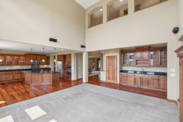 9020 Warren Court, Victoria, MN 55386