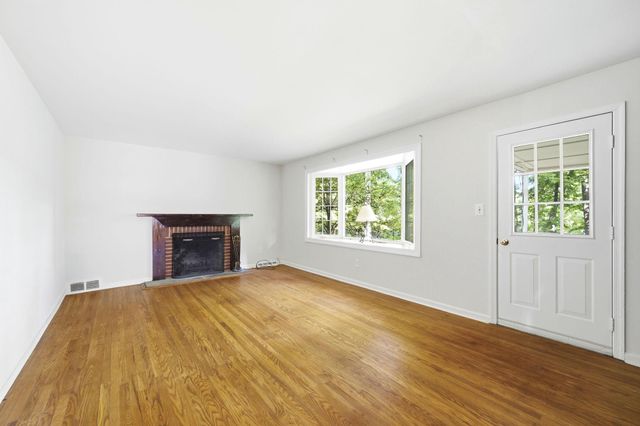 1565 STANFORD LN, Paoli, PA 19301