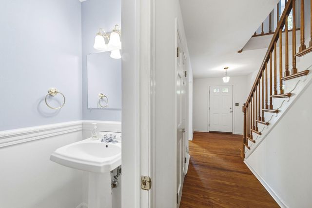 1565 STANFORD LN, Paoli, PA 19301