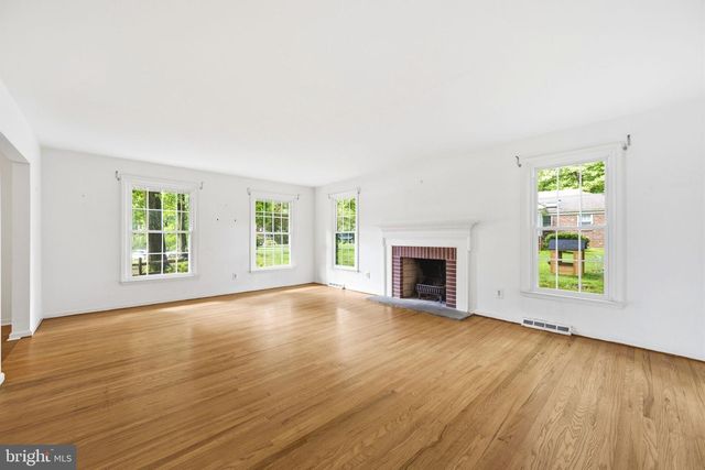 1565 STANFORD LN, Paoli, PA 19301