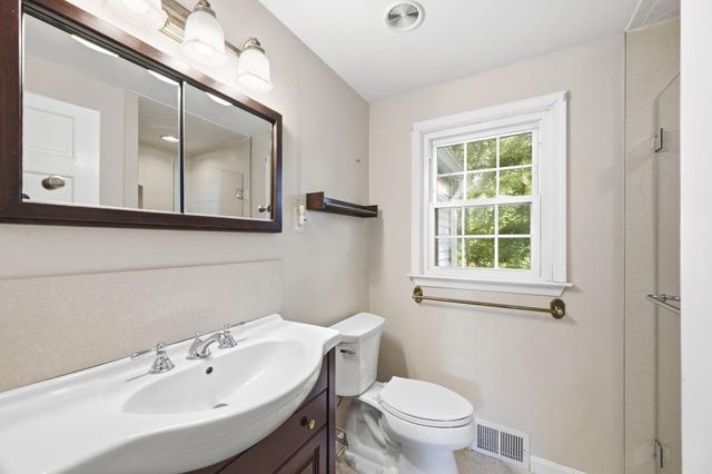 1565 STANFORD LN, Paoli, PA 19301