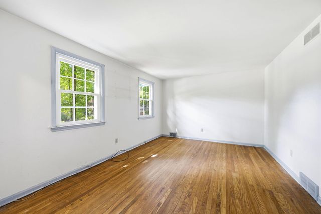 1565 STANFORD LN, Paoli, PA 19301