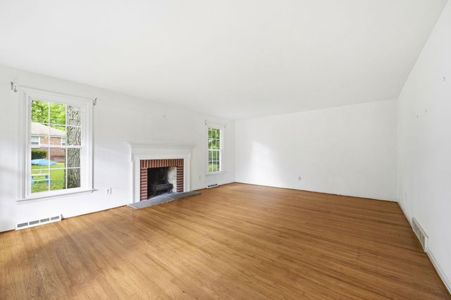 1565 STANFORD LN, Paoli, PA 19301