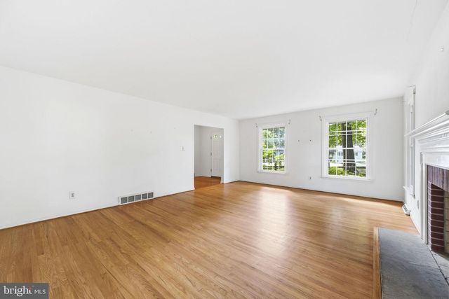 1565 STANFORD LN, Paoli, PA 19301
