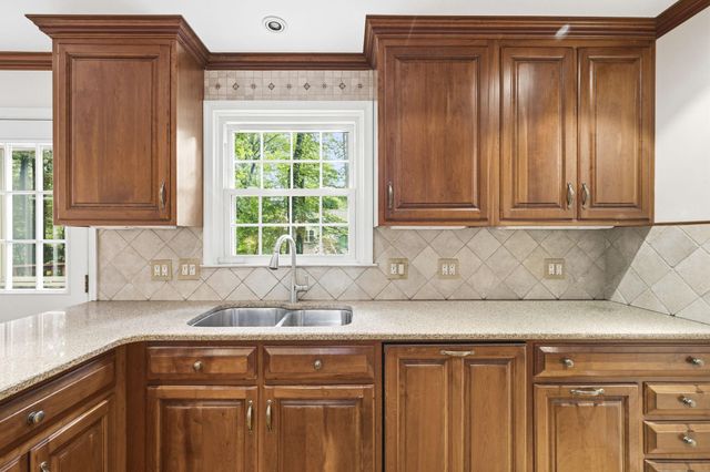 1565 STANFORD LN, Paoli, PA 19301