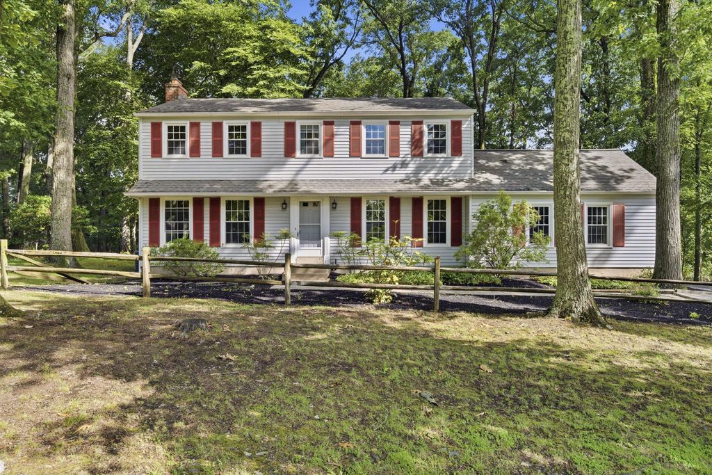 1565 STANFORD LN, Paoli, PA 19301