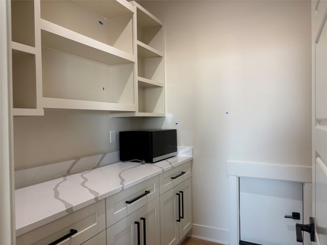 17203 Brookview Drive, Urbandale, IA 50322