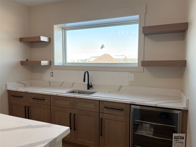 17203 Brookview Drive, Urbandale, IA 50322