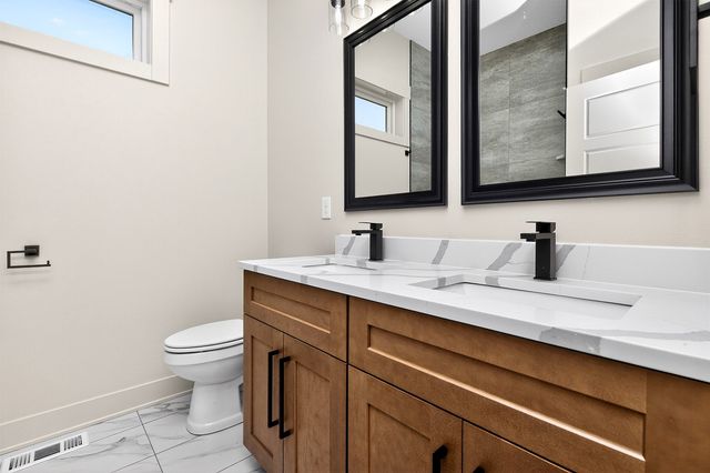 17203 Brookview Drive, Urbandale, IA 50322