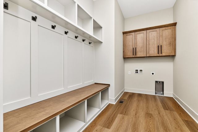 17203 Brookview Drive, Urbandale, IA 50322