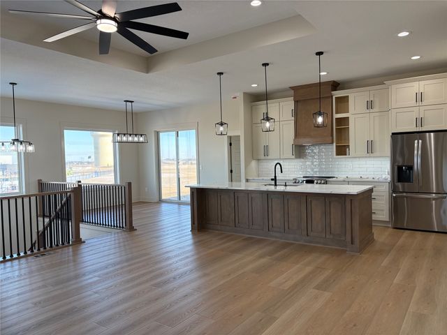 17203 Brookview Drive, Urbandale, IA 50322