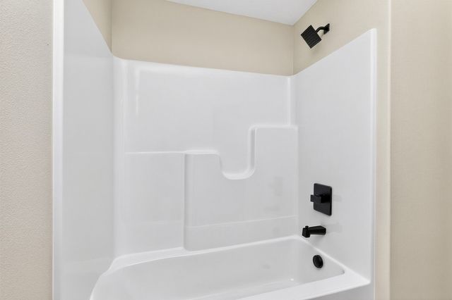 17203 Brookview Drive, Urbandale, IA 50322