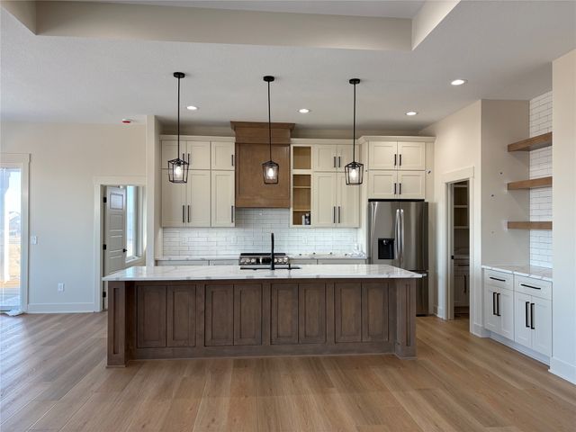 17203 Brookview Drive, Urbandale, IA 50322