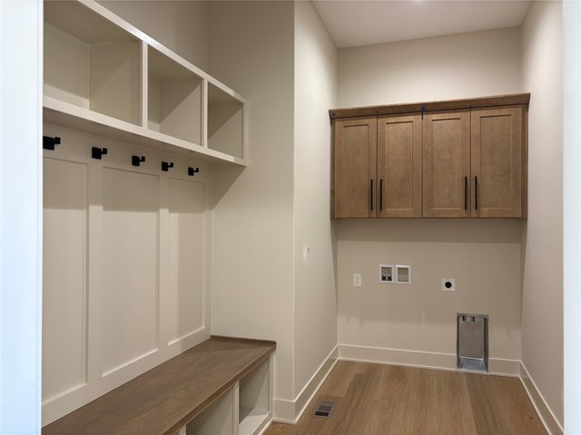 17203 Brookview Drive, Urbandale, IA 50322