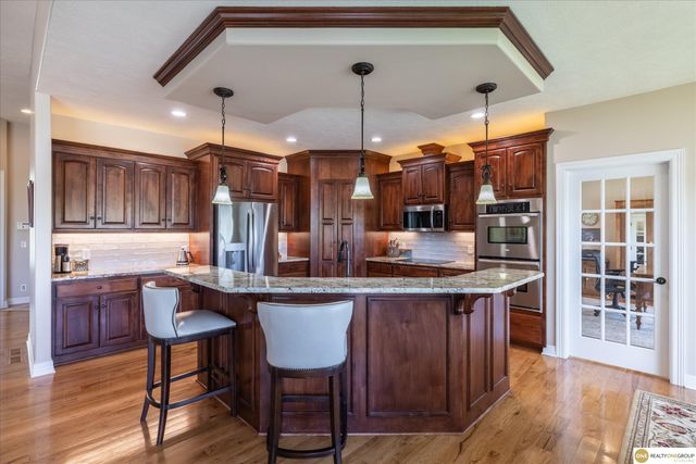 7922 Shadow Lake Drive, Papillion, NE 68046