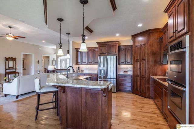 7922 Shadow Lake Drive, Papillion, NE 68046