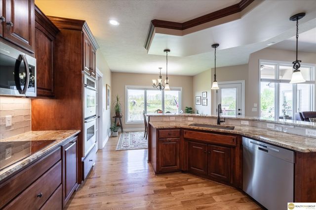 7922 Shadow Lake Drive, Papillion, NE 68046
