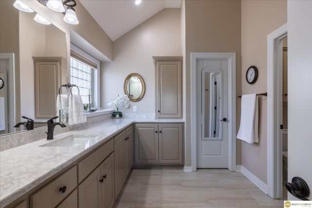 7922 Shadow Lake Drive, Papillion, NE 68046