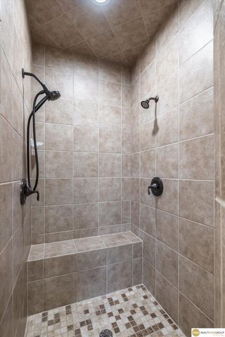 7922 Shadow Lake Drive, Papillion, NE 68046