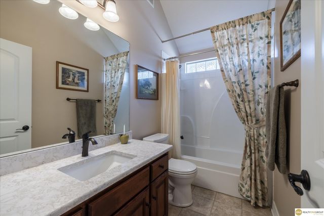 7922 Shadow Lake Drive, Papillion, NE 68046