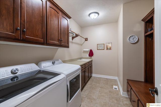 7922 Shadow Lake Drive, Papillion, NE 68046
