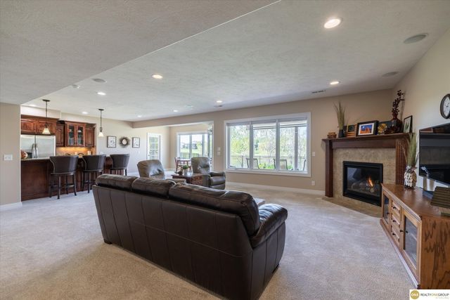 7922 Shadow Lake Drive, Papillion, NE 68046