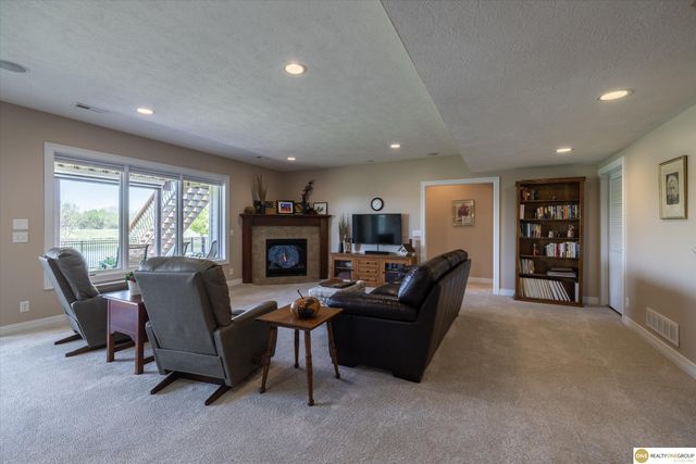 7922 Shadow Lake Drive, Papillion, NE 68046