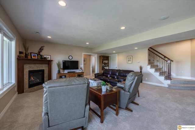 7922 Shadow Lake Drive, Papillion, NE 68046