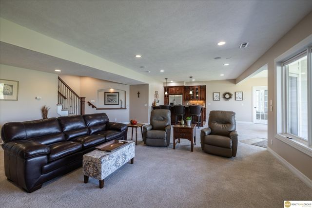 7922 Shadow Lake Drive, Papillion, NE 68046