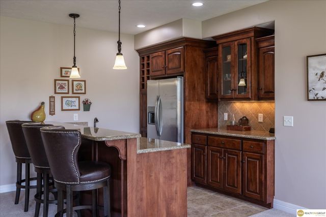 7922 Shadow Lake Drive, Papillion, NE 68046